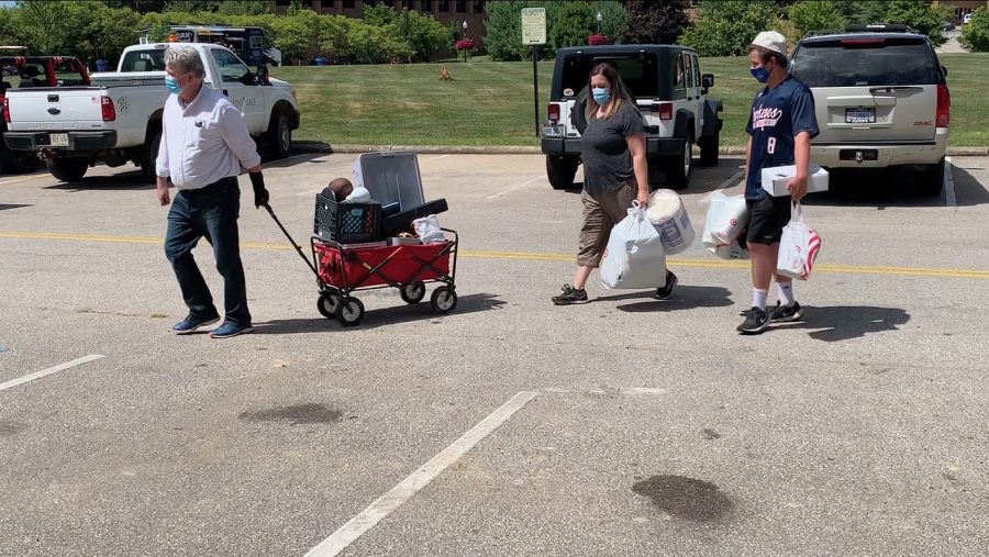 A family moves into Clark Hall on Kent State's campus Aug. 16, 2020.