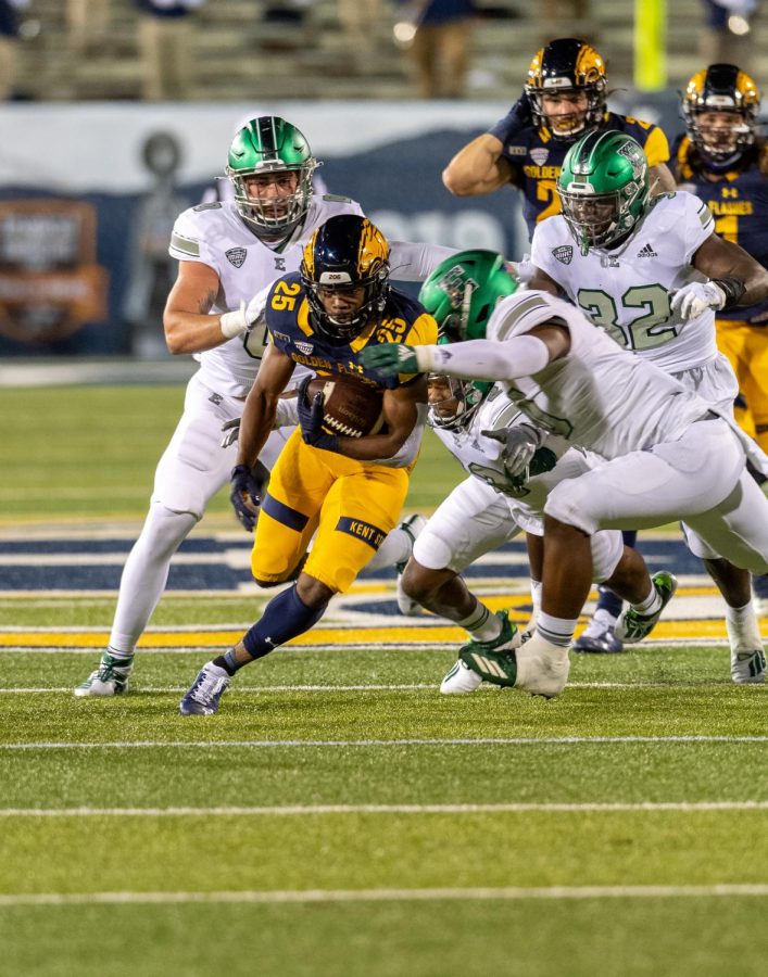 Ja'Shaun Poke [25] cuts through the EMU defense during the Flashes’ win. Nov. 4, 2020.