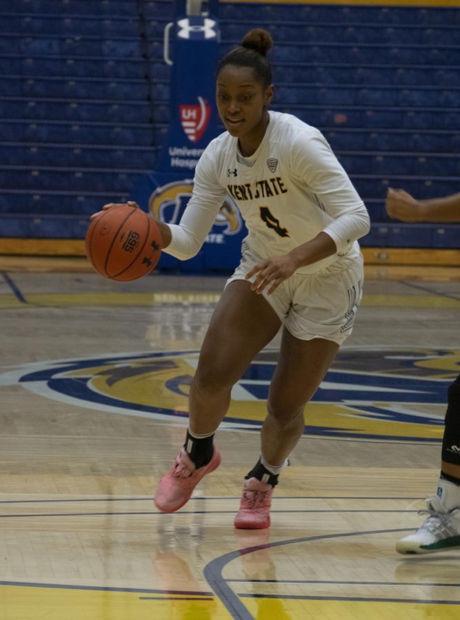 Nila Blackford (4) initiates on offense against Ohio University. Blackford would finish with a double-double (12 points, 13 assists). Dec. 11, 2020.