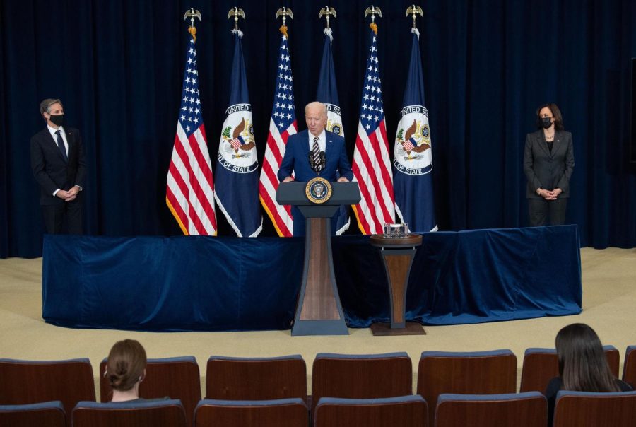 US President Joe Biden, with US Secretary of State Antony Blinken (L) and US Vice President Kamala Harris, speaks to the staff of the US State Department during his first visit in Washington, DC, February 4, 2021. (Photo by SAUL LOEB / AFP) (Photo by SAUL LOEB/AFP via Getty Images)