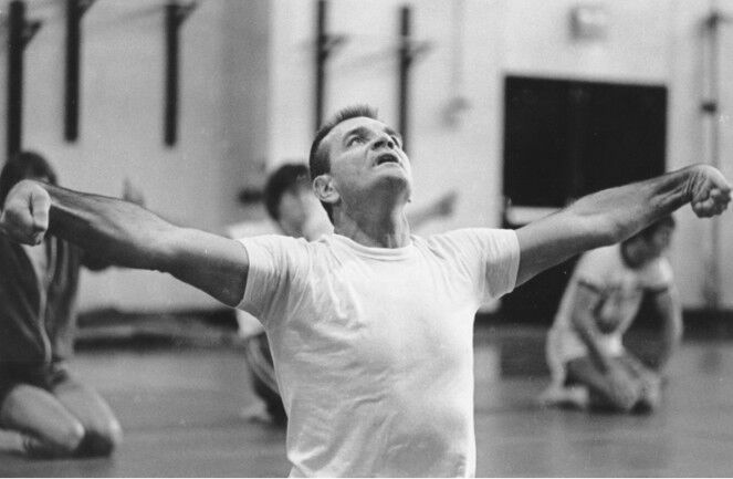 Rudy Bachna instructing Kent State students, date unknown.