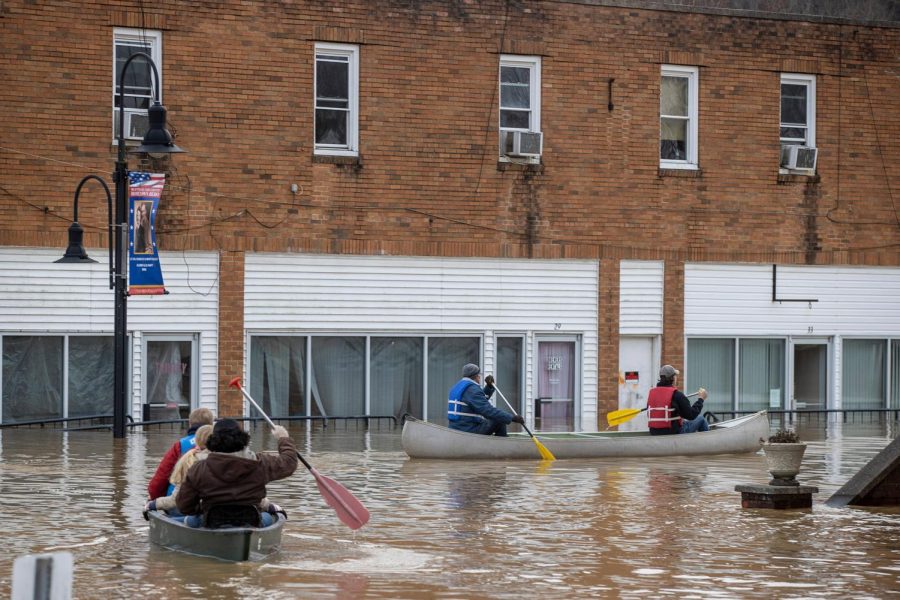 High water and flooding fills downtown Beattyville after heavy rains led waters to begin rising late Sunday evening. March 1, 2021 N3i7545 Selects