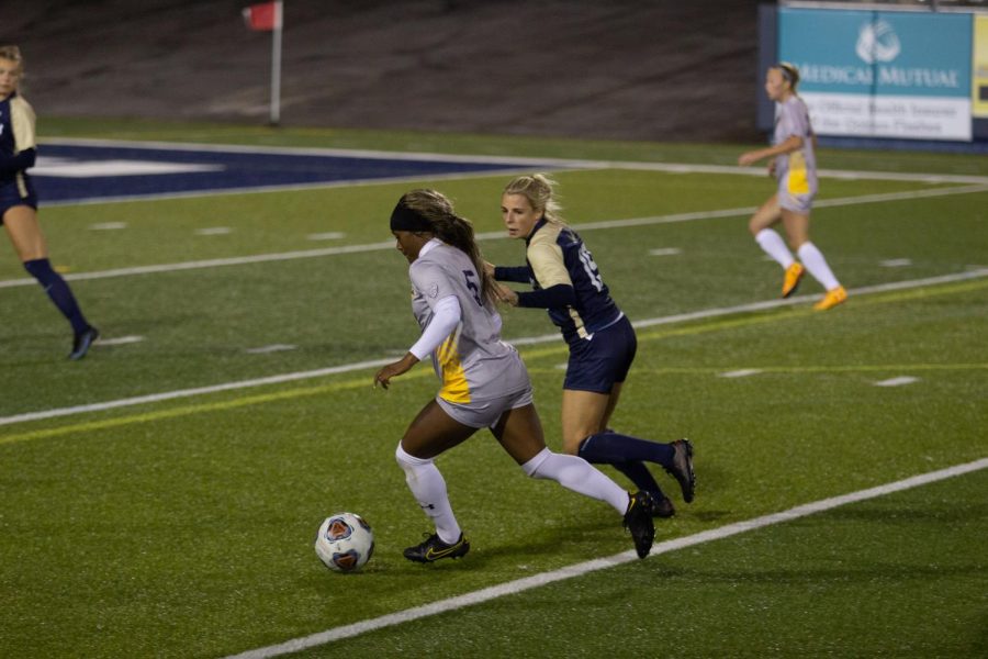 Senior Khyla Porter takes the ball towards the goal. The Kent State Golden Flashes beat Akron 1-0 on Thursday night. 