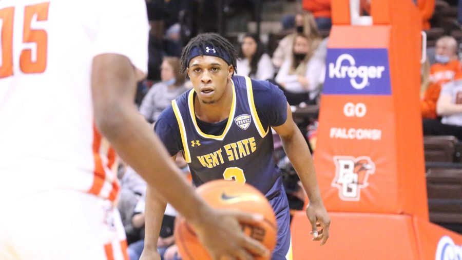 Redshirt junior guard Sincere Carry defends against a Bowling Green player during the Kent State men's basketball team's game against the Falcons on Saturday, Jan. 29 in Bowling Green, Ohio. 