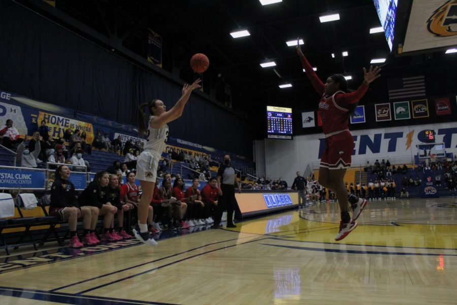 Senior guard Hannah Young on Wed. Feb. 16, 2022 scored 11 points against Northern Illinois. The final score of the game being 67-43 Kent.