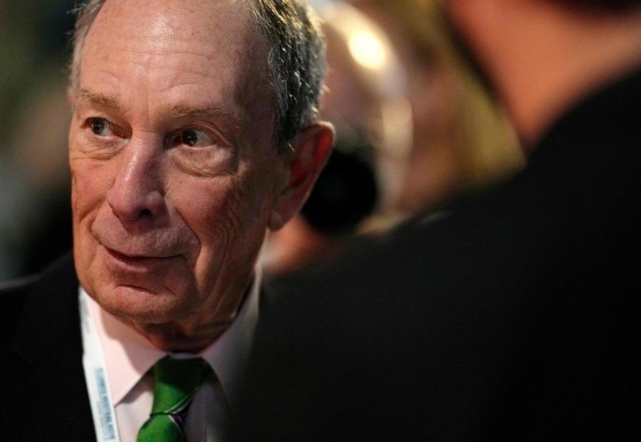 GLASGOW, SCOTLAND - NOVEMBER 02: U.S. businessman Michael Bloomberg speaks with participants prior to a meeting with Earthshot prize winners and finalists at the Glasgow Science Center on the sidelines of the COP26 U.N. Climate Summit on November 2, 2021 in Glasgow, United Kingdom. 2021 sees the 26th United Nations Climate Change Conference. The conference will run from 31 October for two weeks, finishing on 12 November. It was meant to take place in 2020 but was delayed due to the Covid-19 pandemic. (Photo by Alastair Grant - Pool/Getty Images)