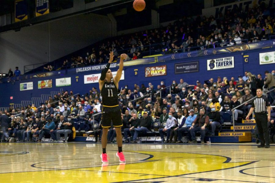 Golden flashes men's basketball play Ohio University's Bobcats and win 75 to 52 on Friday, Feb. 18, 2022. Sophomore point guard Giovanni Santiago shoots for the basket. 