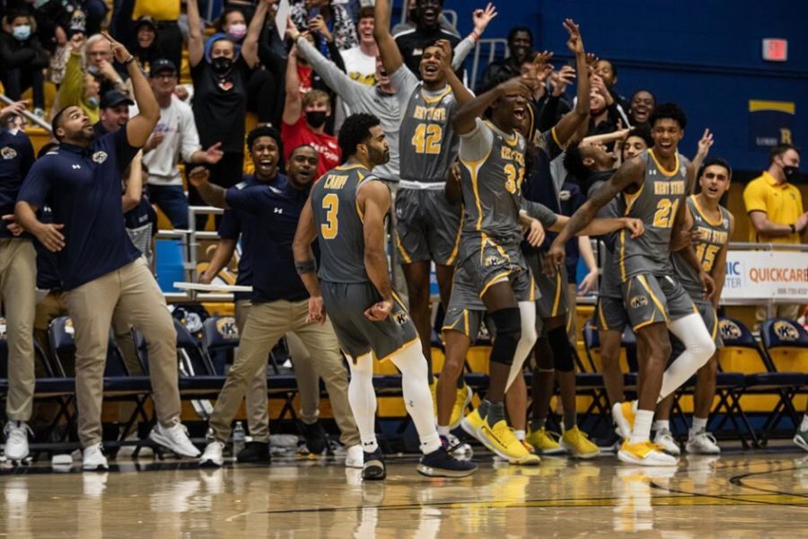 The Kent State men's basketball team reacts to Carry's record breaking performance in its win over Central Michigan in Kent, Ohio, Tuesday, Feb. 22. 