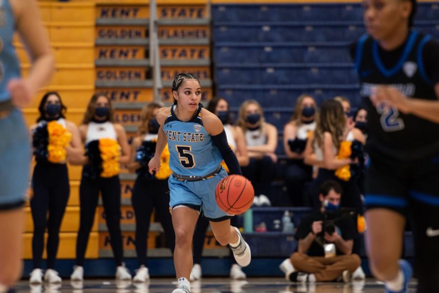 Kent State Senior Mariah Modkins dribbles the ball down the court during the game against University at Buffalo on Feb. 26, 2022.