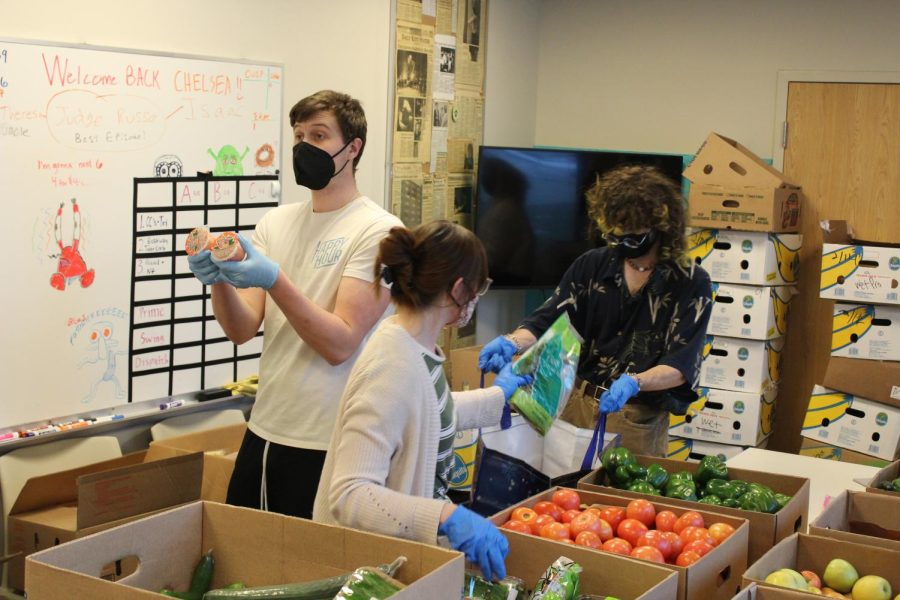 Nathan Ritchey (right) and volunteers packing up a visitor's food.