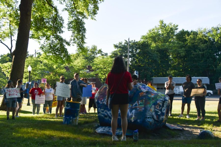 Senior sociology major Fionna Fisher ends the protest after two hours, thanking everyone who came out to support SDS's efforts on June 24.