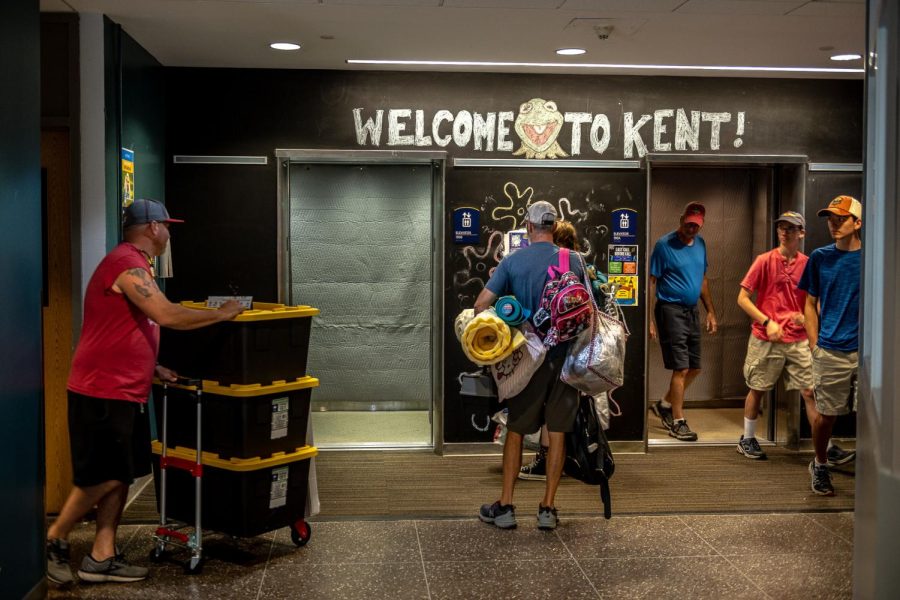 Students, with help from their family and friends, move into Koonce Hall on Aug. 20, 2022.