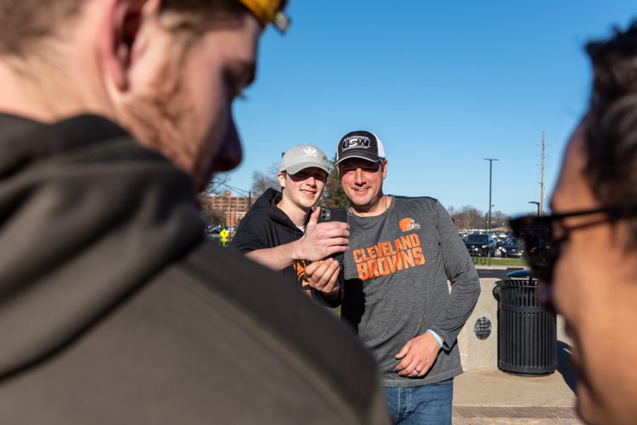 Tim Ryan took photos with many students and adults during his time at the Student Recreation and Wellness Center.