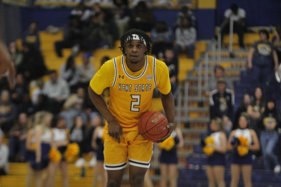 Kent State redshirt senior Malique Jacobs surveys the court during the game against South Dakota.