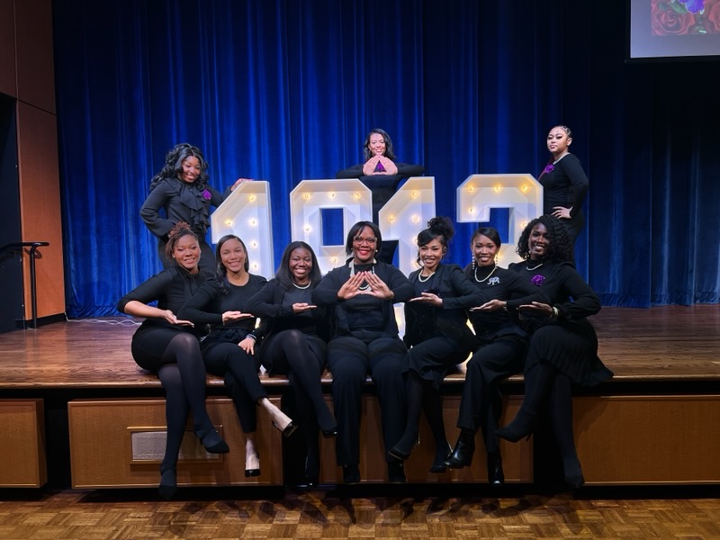 Epsilon Mu sorors with keynote speaker Carla Jackson (bottom middle).