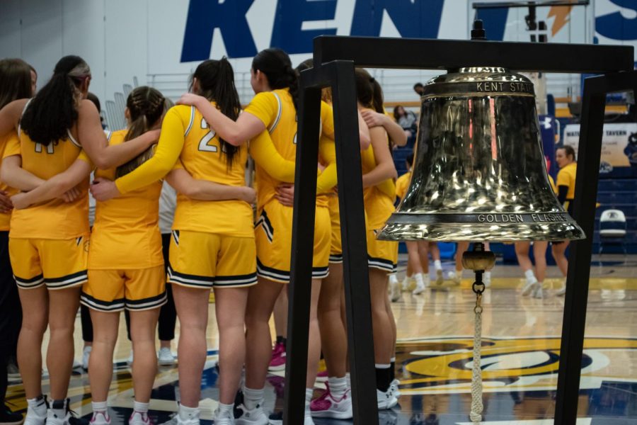 The Kent State women's basketball team forms a huddle after securing a victory over Akron during the wagon wheel game Feb. 18, 2023.