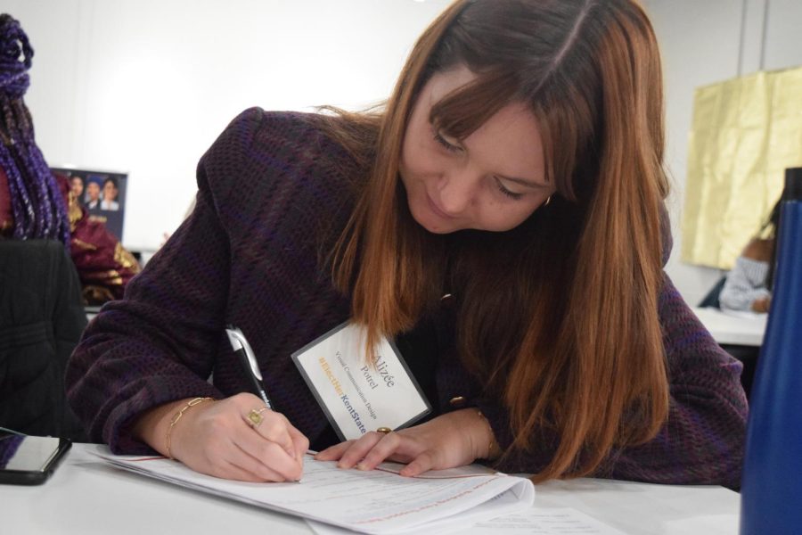 Alizée Potrel brainstorms her support network in Taylor Hall at the Elect Her event on Feb. 4, 2023.