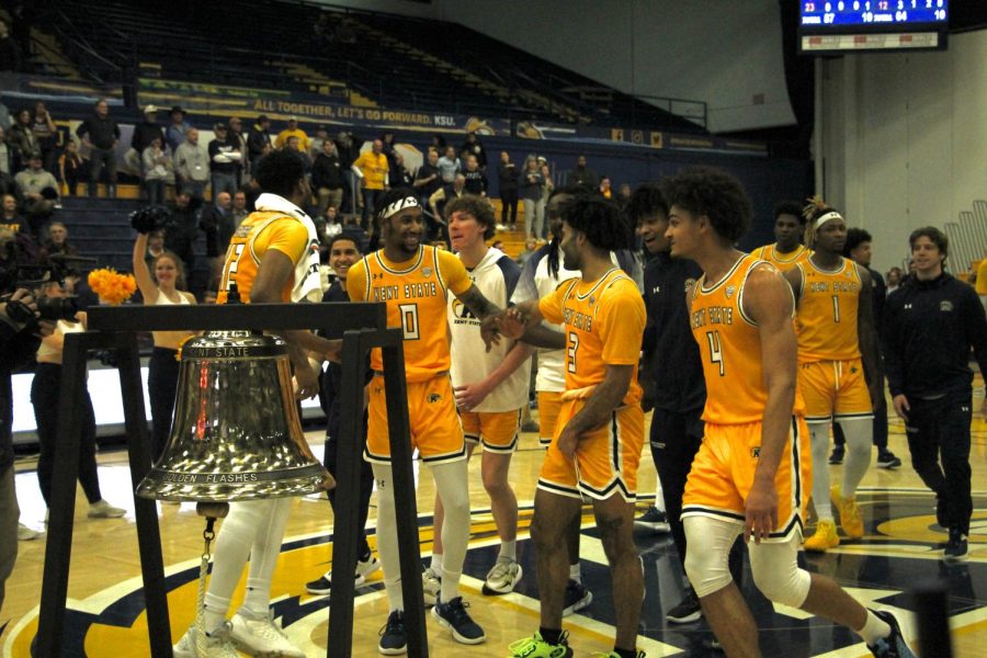 Kent State men's basketball team ring the bell after winning the game against Bowling Green on Feb. 7, 2023.