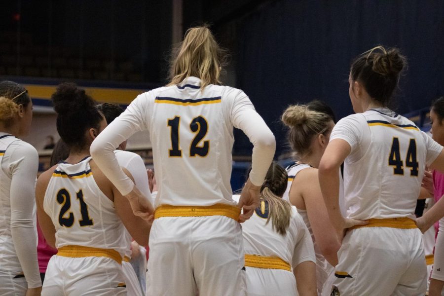 Kent's Golden Flashes in a huddle during the fourth quarter in the game against Bowling Green on Feb. 11, 2023.