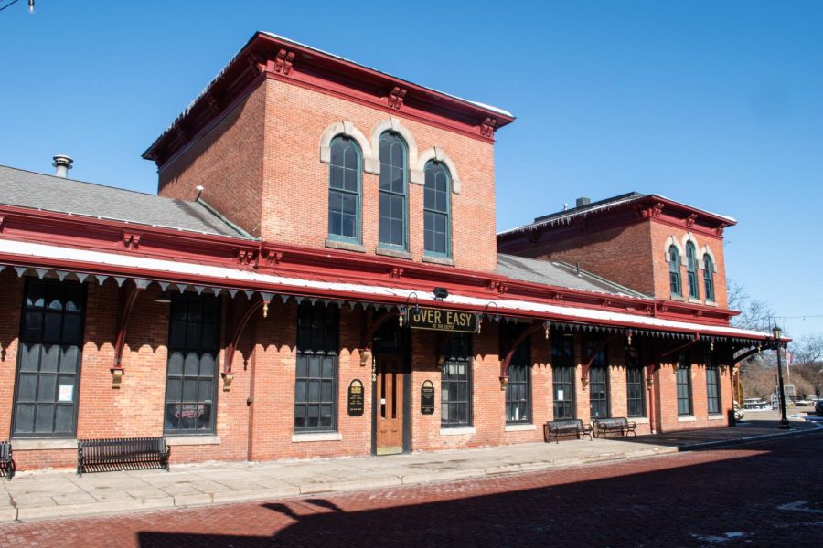 Over Easy is a breakfast diner located at 152 Franklin Avenue, Kent, OH. The restaurant serves both breakfast and lunch and received several Best of Kent nominations. 