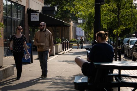 Shoppers in Downtown Kent enjoy the summer weather. 
