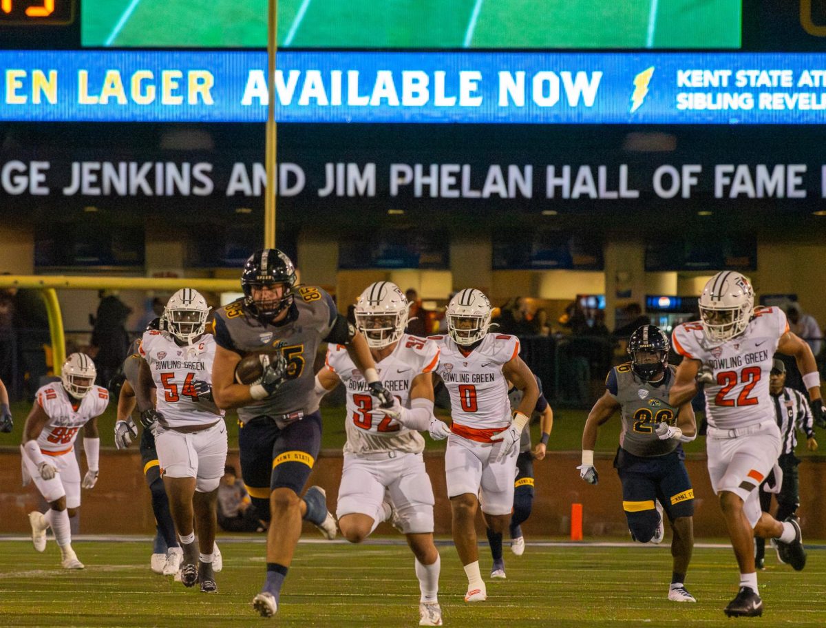 Kent State sophomore tight end Justin Holmes runs the ball down the field during the game against Bowling Green State University on Nov. 8, 2023. 