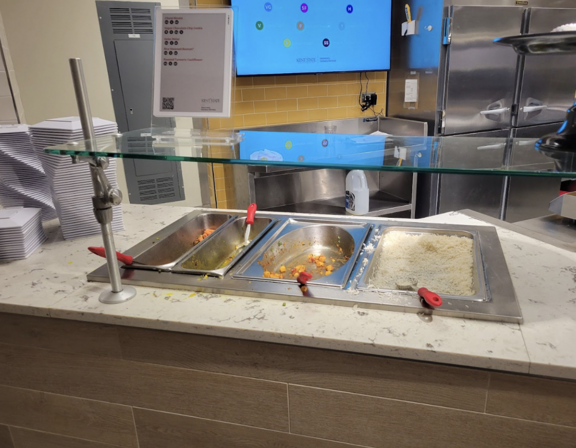 Vegetarian station at 8:40 p.m., 20 minutes before Eastway closes.