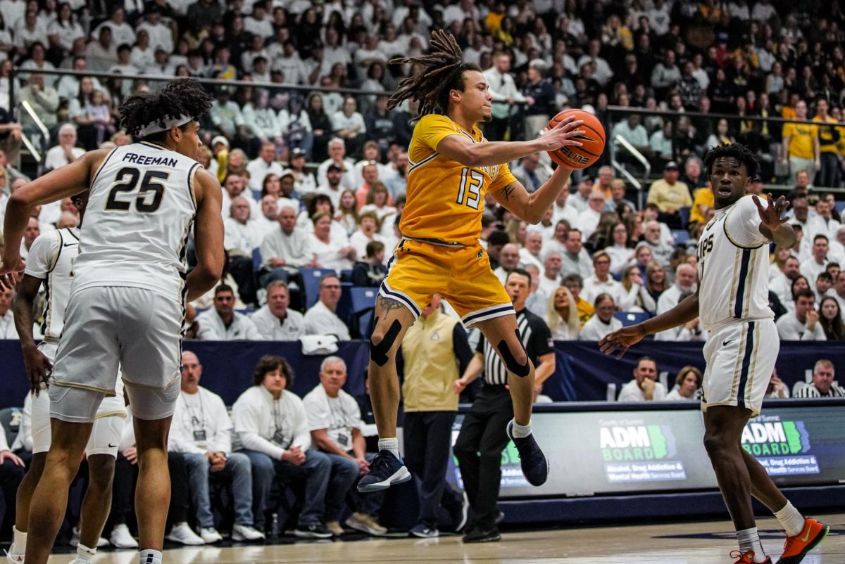 Jr. Jalen Sullinger looks to make a pass in the Flashes game against Akron February 23, 2024.