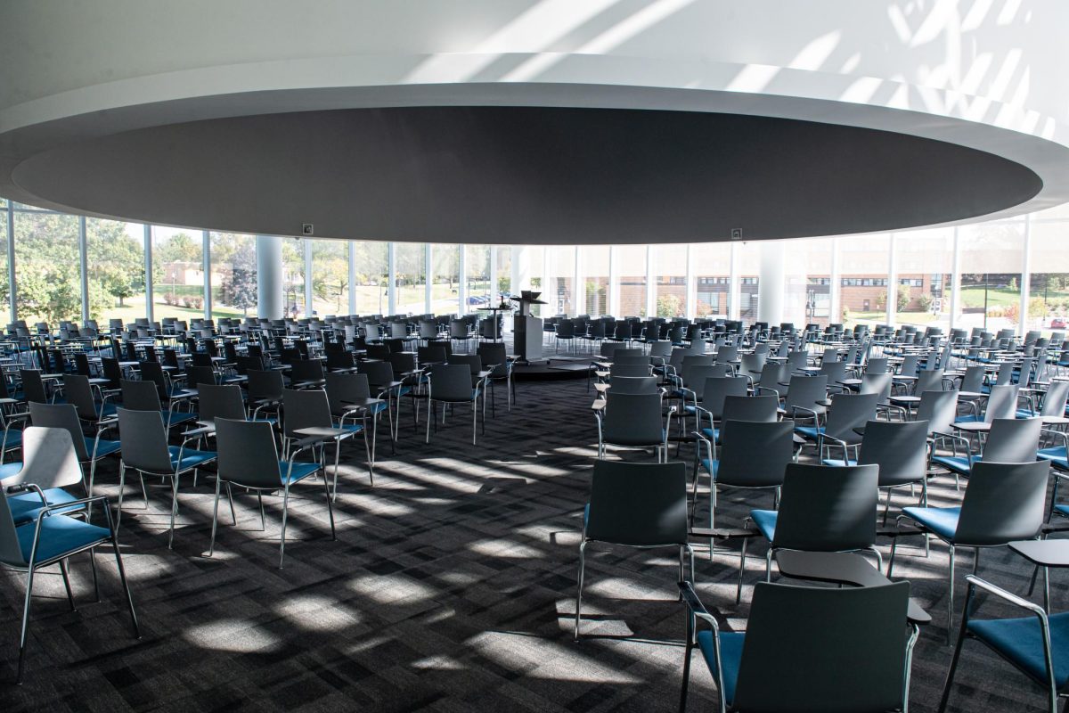 Equiped with multiple projectors along a concave segment of the ceiling, the James R. Unger Global Forum offers a 360 degree projection designed to facilitate a lecture hall with the professor at the center of the room.