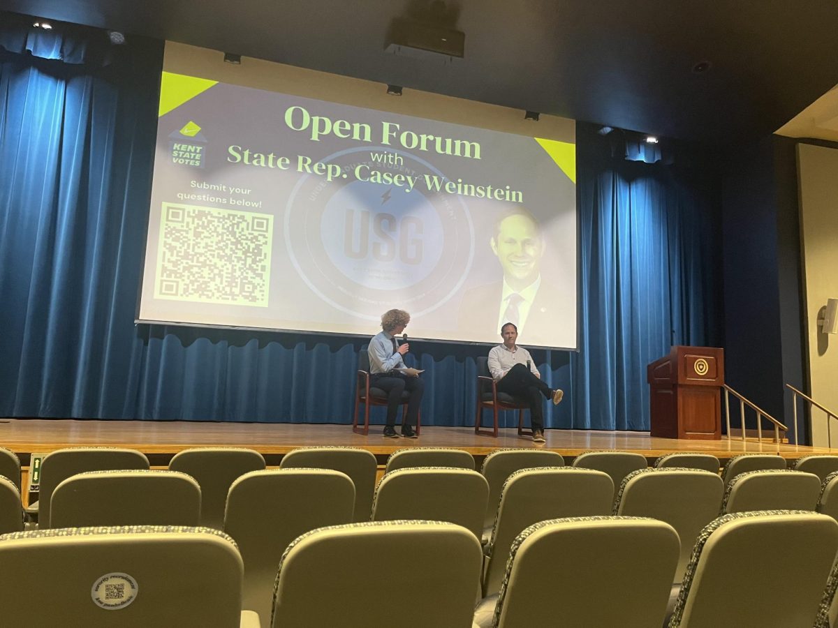 Zach Graves, Director of Governmental Affairs for USG and co-chair of Kent State Votes, speaks with Ohio State Rep. Casey Weinstein during an open forum event Thursday, September 20th in the KIVA Auditorium.