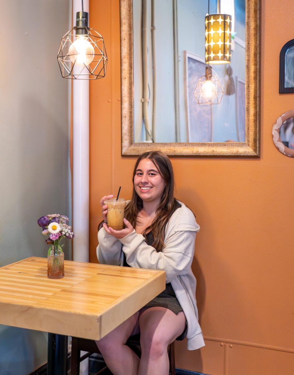 082525_Adriana_Coffee-Break_Lillian-Glaze-7