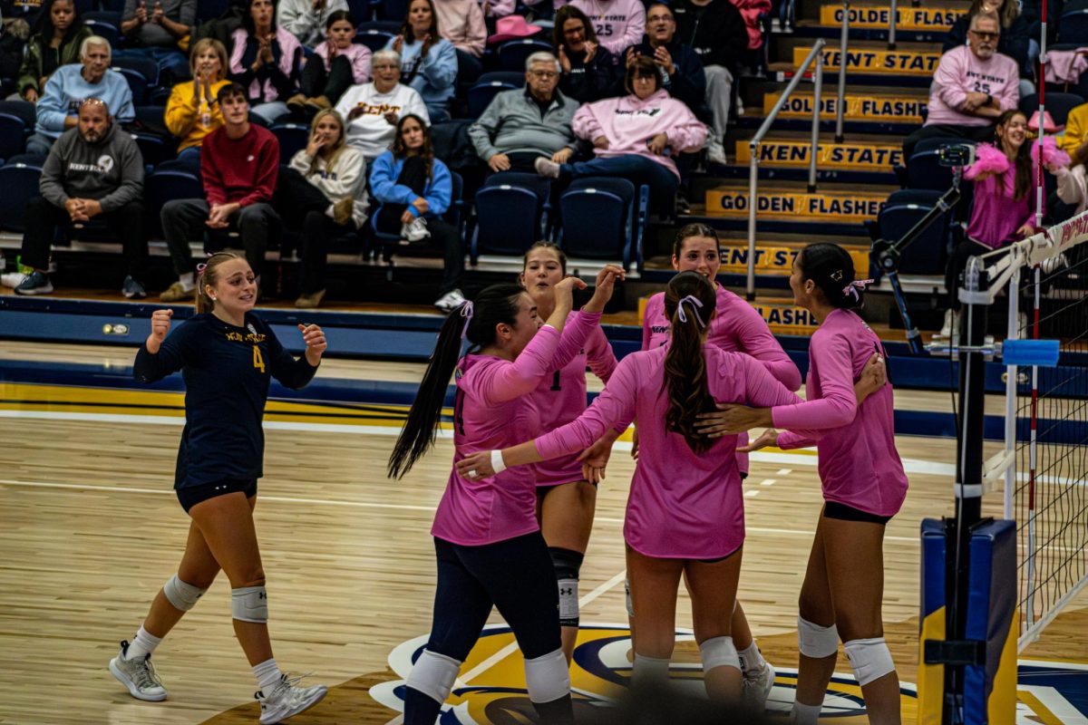 Kents Volleyball team celebrate after score against Central Michigan Chippewas Oct. 24, 2025