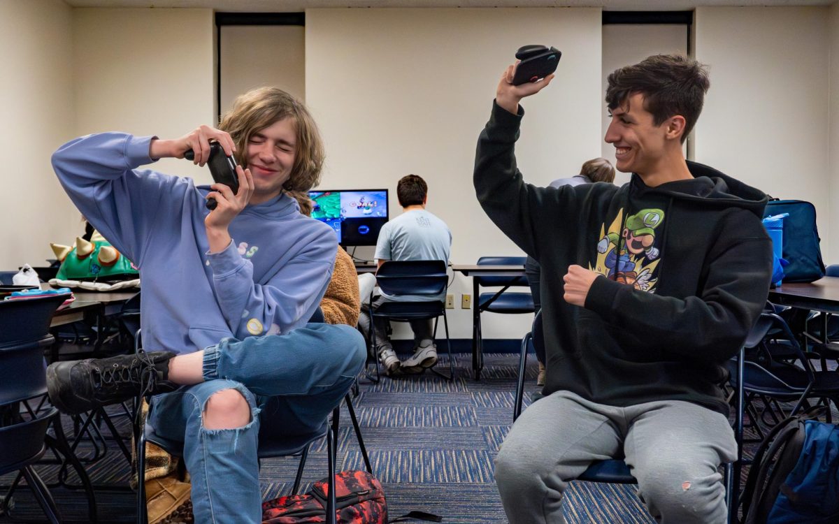 From left to right: Kent freshman Ayden Whited and sophomore Holden Clemens play their favorite game during their meeting on Feb. 12, 2026.